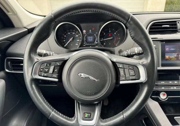 Jaguar F-Pace cena 125000 przebieg: 78600, rok produkcji 2016 z Olsztyn małe 106